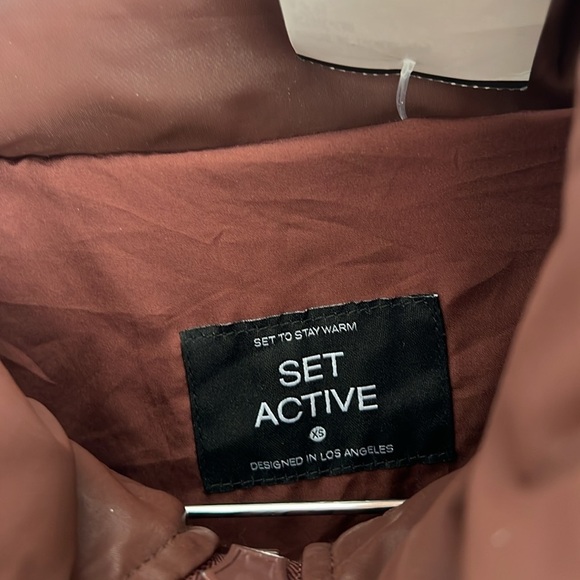 SET ACTIVE Oversized Puffer Jacket in Coco Brown - XS - Picture 8 of 9